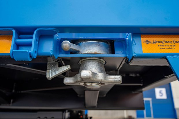 Фитинг для крепления контейнера