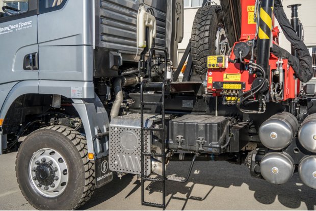 Площадка обслуживания с лестницей