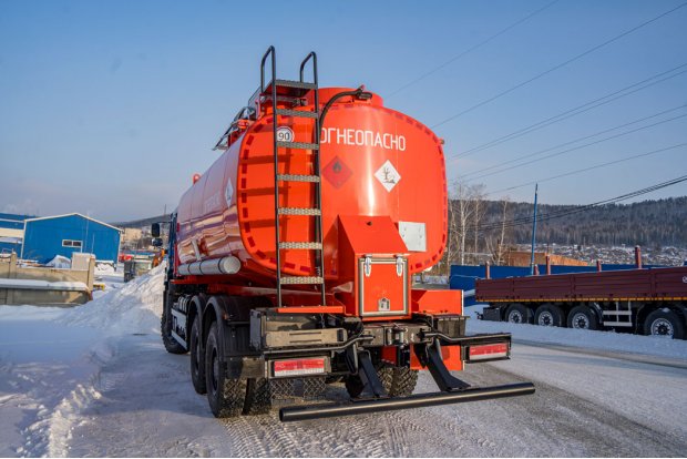 Лестница для подъема на площадку обслуживания цистерны