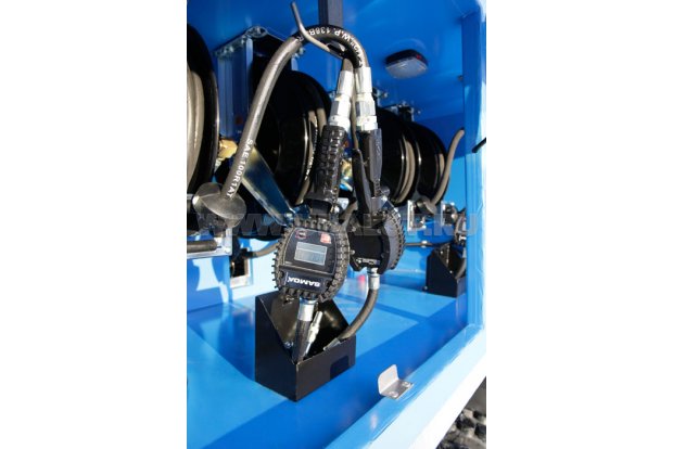 Раздаточный пистолет и счетчик масла