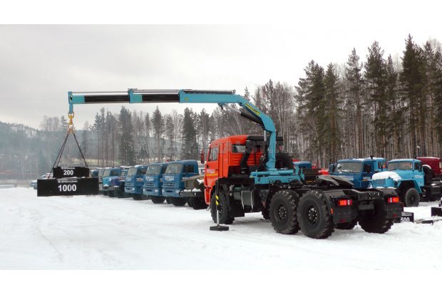 Тягач Камаз 43118-46 с краном-манипулятором ИМ-77