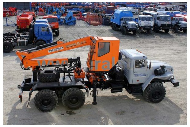 Погрузчик леса Урал с ГМ