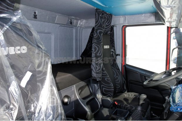 Кабина водителя седельного тягача IVECO-AMT