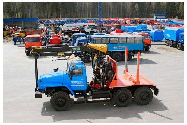 Лесовоз Урал с гидроманипулятором