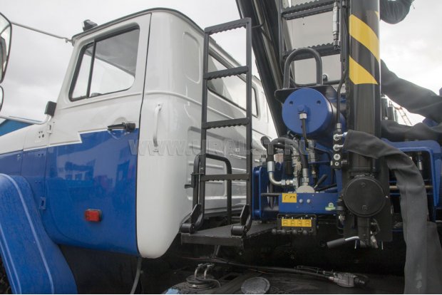 Транспортное положение лестницы КМУ