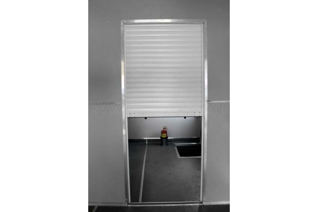 Вход в грузовой отсек из пассажирского отсека