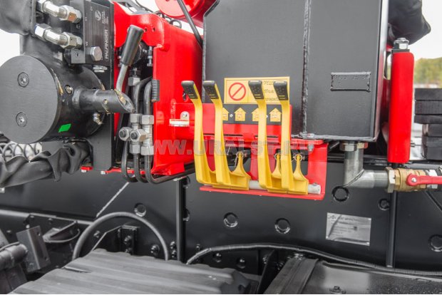 Рычаги управления опорами КМУ