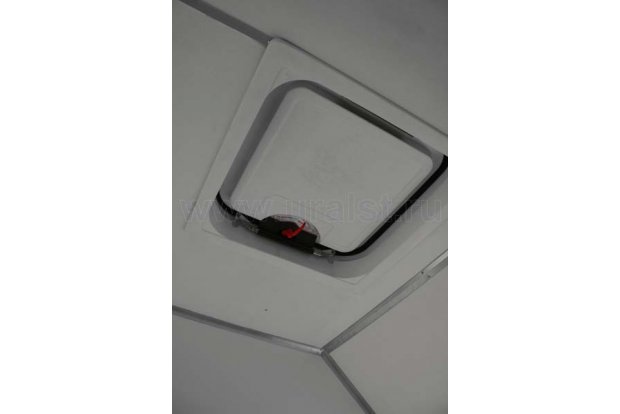 Люк аварийно-вентиляционный грузопассажирского автомобиля