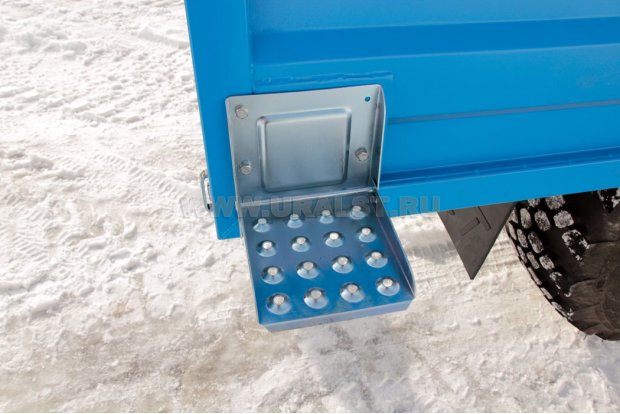 Ступенька для подъема на бортовую платформу