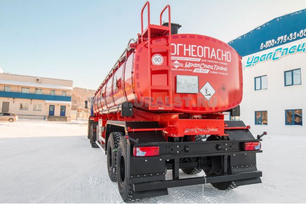 Лестница для подъема на площадку обслуживания цистерны