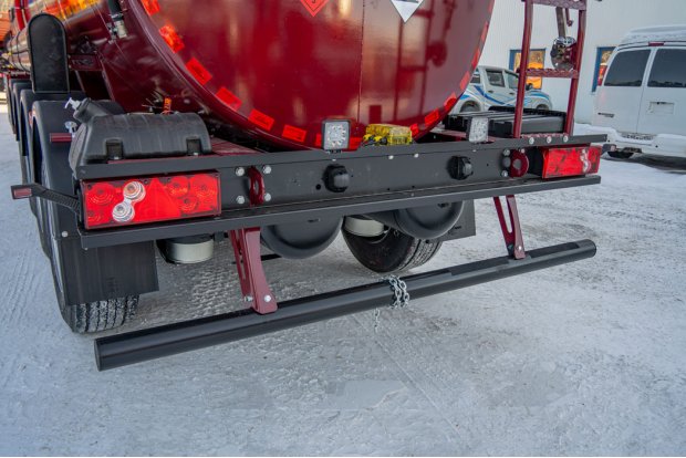 Заднее защитное устройство