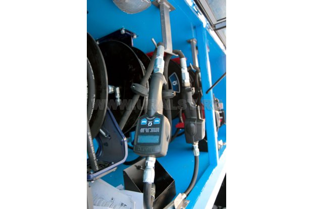 Дозирующий пистолет и счетчиком расхода масла