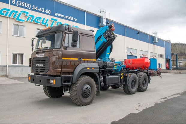 Седельный тягач Урал 44202-82М с КМУ ИМ-240