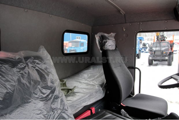 Спальное место в кабине водителя