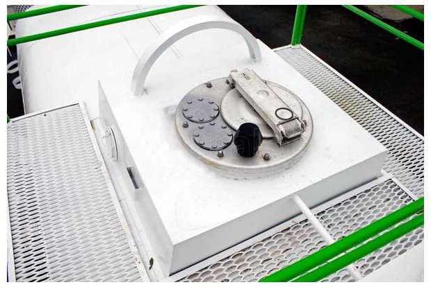 Заливная горловина цистерны