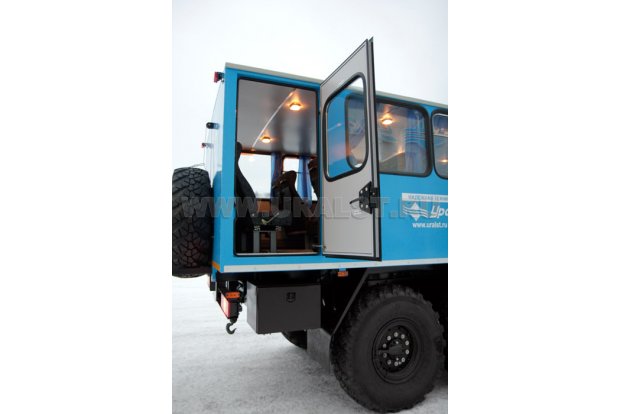 Задняя боковая дверь