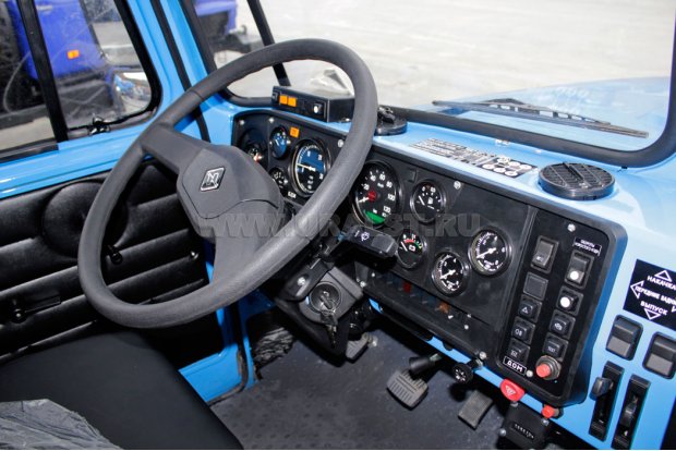 Кабина водителя лесовоза Урал