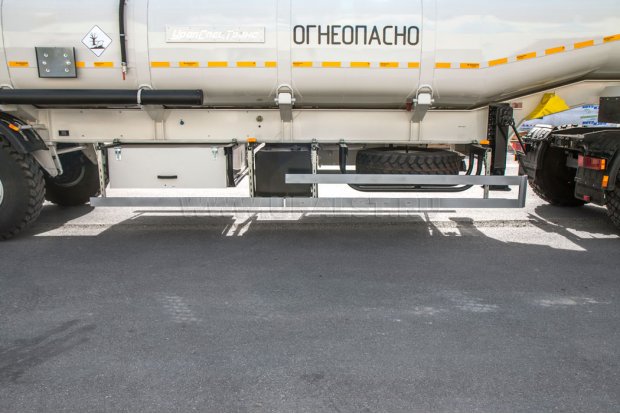 Ящик ЗИП. Топливный бак. Корзина запасного колеса