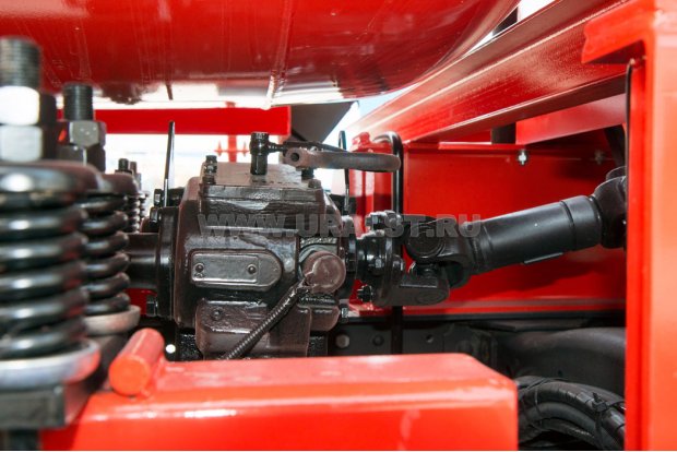 Привод насоса PNR-124D от коробки отбора мощности (КОМ) ZF на коробку переключения передач (КПП) посредством карданного вала