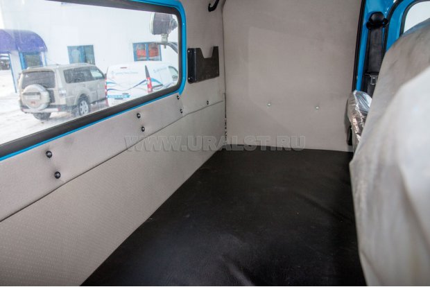 Оборудование кабины Урал спальным местом