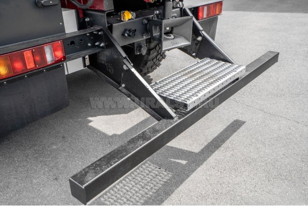 Ступень для обслуживания цистерны