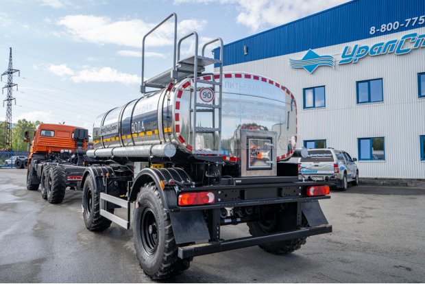 Лестница на площадку обслуживания