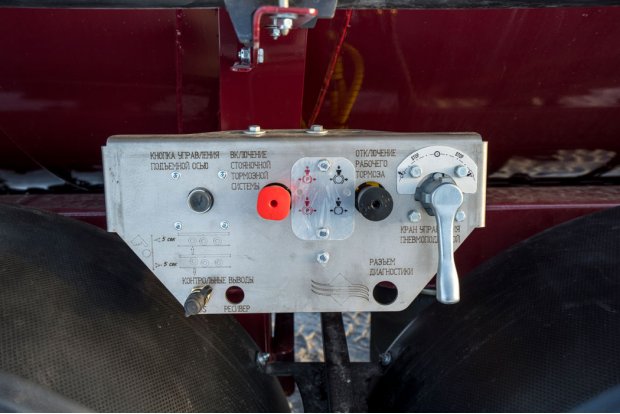 Управление стояночным тормозом и подвеской