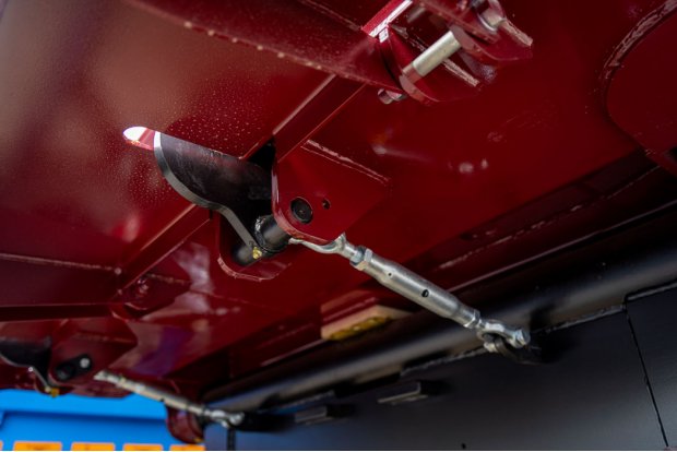 Запорный механизм заднего борта