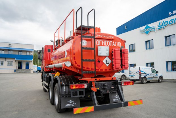 Лестница на площадку обслуживания