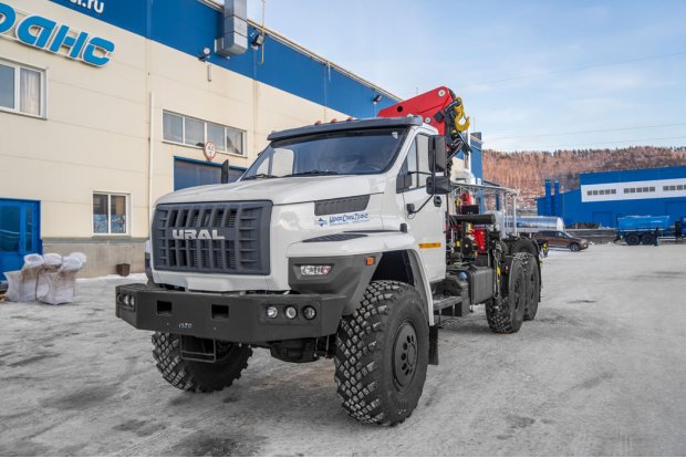 Седельный тягач с КМУ ИМ-320 УСТ 5453 Урал NEXT 4320-72