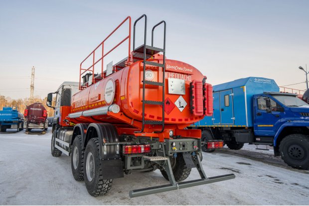 Лестница для подъема на площадку обслуживания цистерны