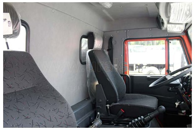 Кабина водителя автокрана КС-45717К-3Р Ивановец