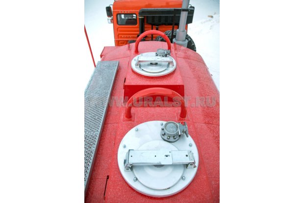 Заливная горловина цистерны