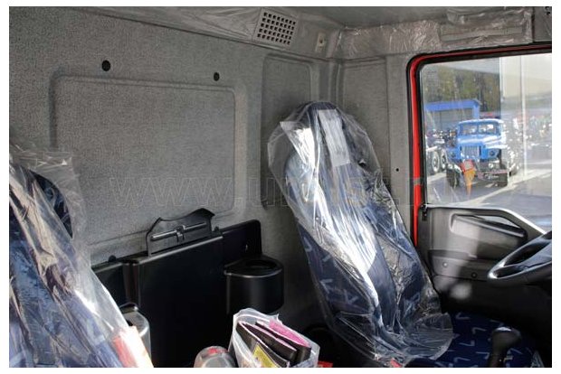 Кабина водителя IVECO TRAKKER AD380T42WH