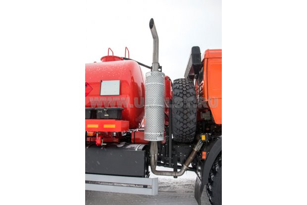 Вывод глушителя за кабиной вверх