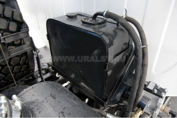 Бак гидросистемы привода насоса