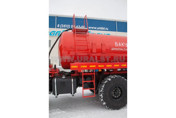 Лестница на площадку обслуживания