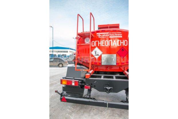 Лестница на площадку обслуживания