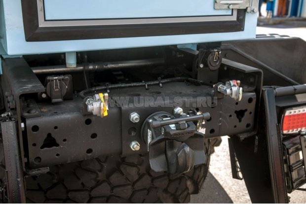 Заднее сцепное устройство