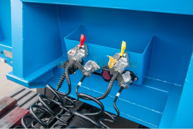 Разъемы для подключения пневмо-электро систем тягача