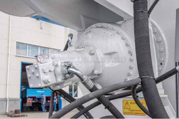 Привод автобетоносмесителя АБС 6АП