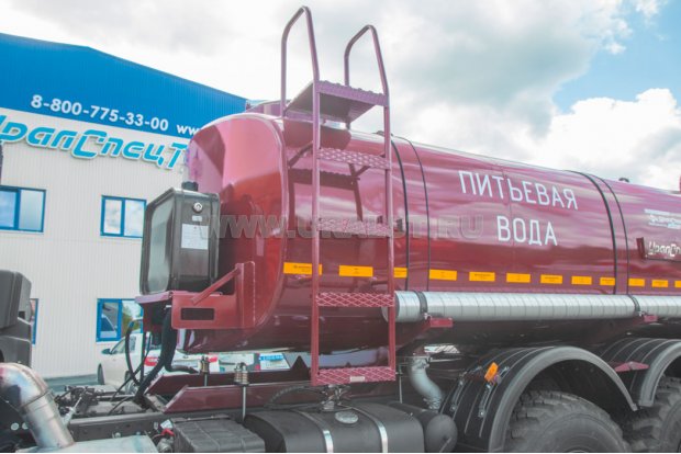 Лестница на площадку обслуживания цистерны