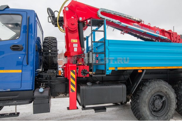 Лестница с площадкой обслуживания КМУ