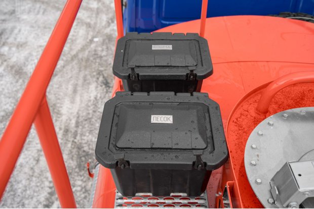 Ящики для песка и кошмы