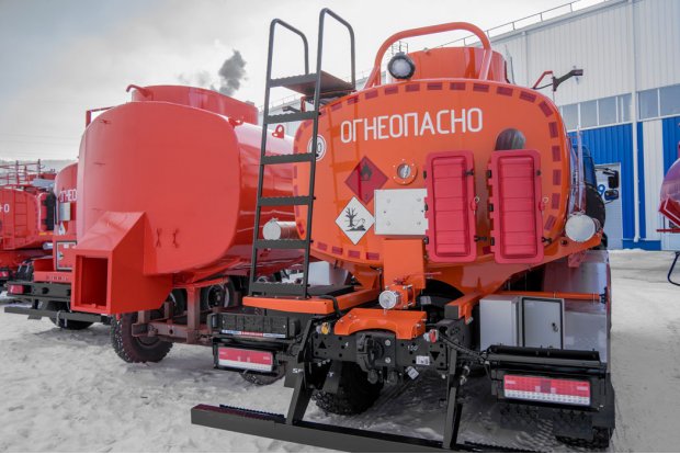 Лестница для подъема на площадку обслуживания цистерны