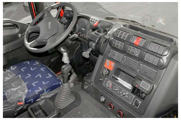 Приборная панель IVECO TRAKKER AD380T42WH