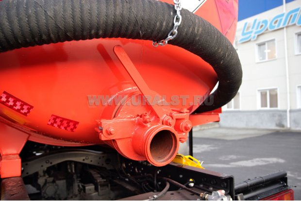 Заборный/сливной узел емкости