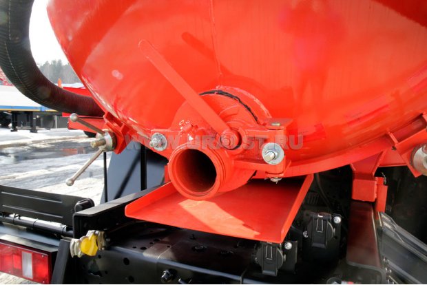 Заборный/сливной узел емкости