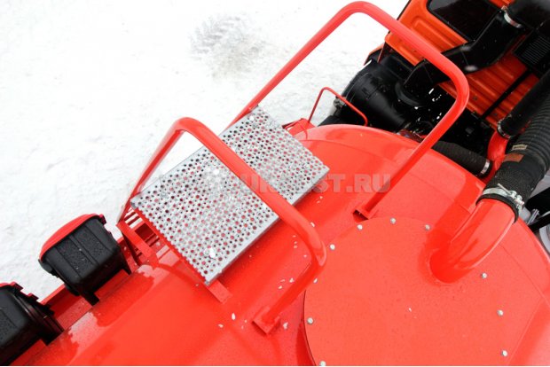 Площадка обслуживания заливной горловины цистерны