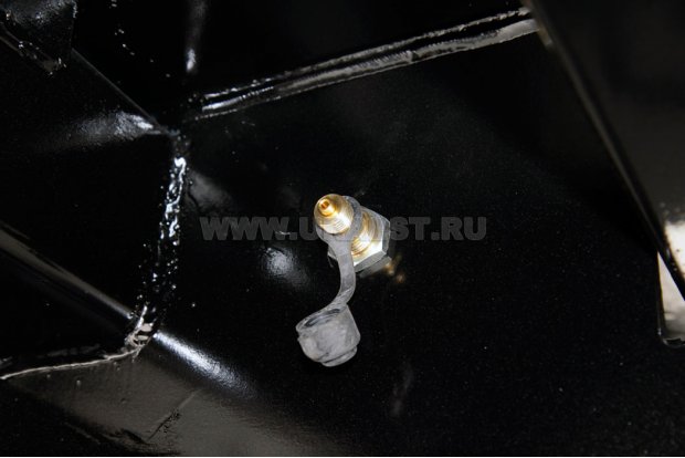 Штуцер подкачки колес